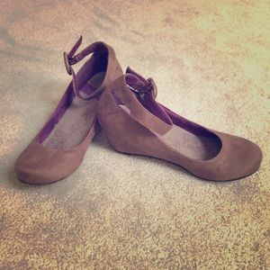 Chinese Laundry wedge shoes size 7